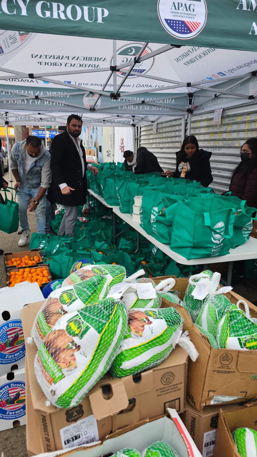 APAG Cares Thanksgiving food distribution
